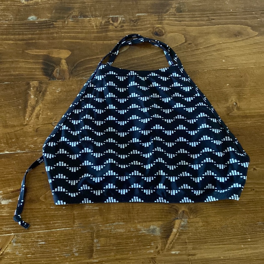 Old Navy bikini top! Worn twice, great condition! Black and white, no padding!